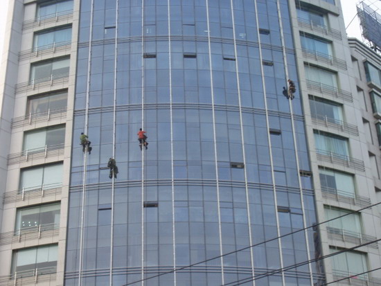 pues o son de Mission Impossible III o alpinistas con el mono.jpg